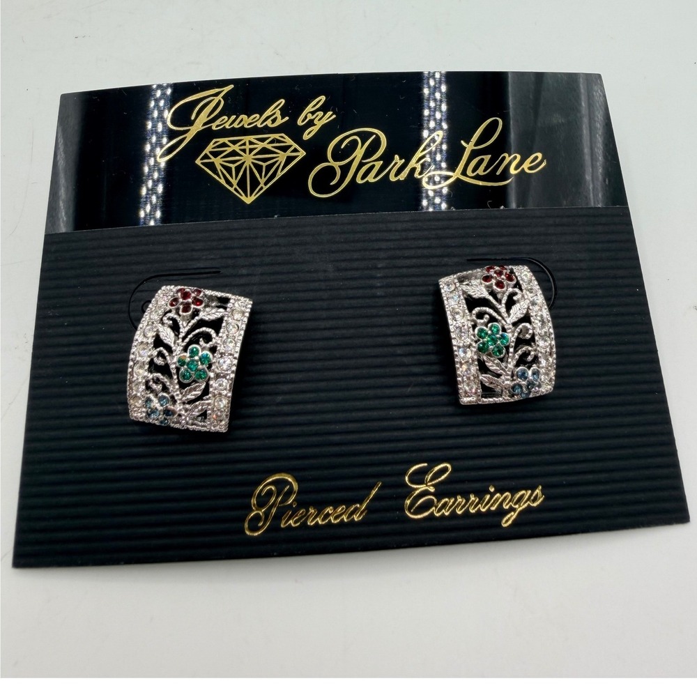 Jewels by Park Lane Pierced Earrings Floral Rhinestone Womens Grannycore Momcore
